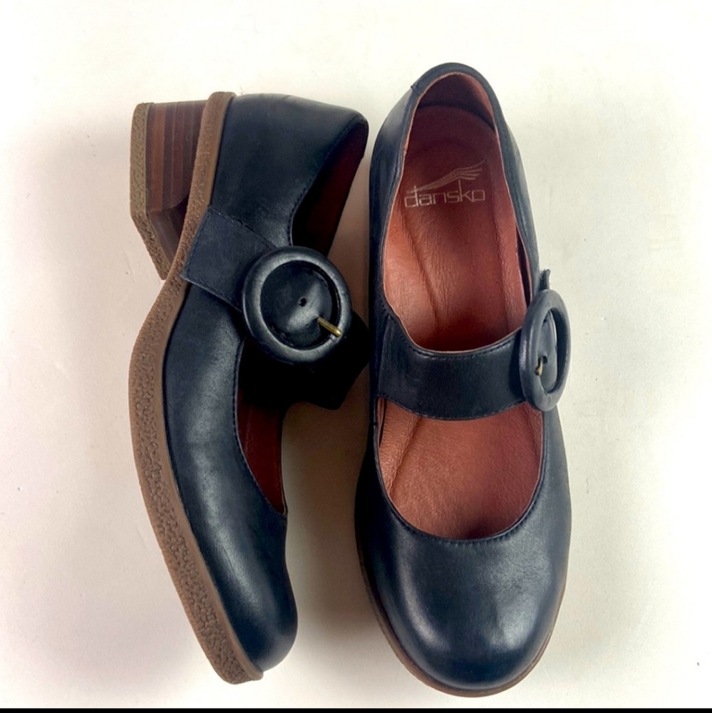 NWOT Mary-Jane Dansko navy blue shoes